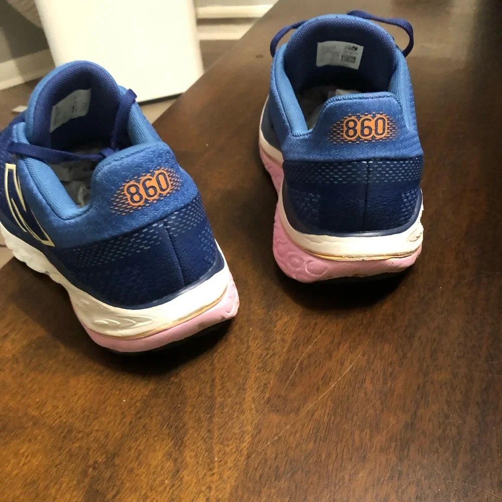 New Balance 860v14 Women’s Royal Blue Sneakers with Cream and pink accents-9.5